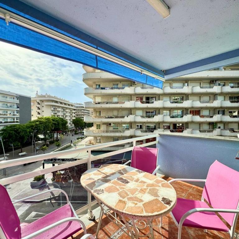 Apartsalou Oasis - One-Bedroom Standard Apartment - 2