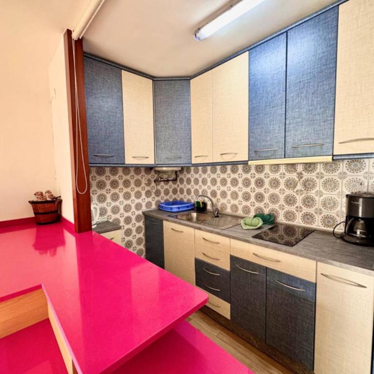 Apartsalou Oasis - One-Bedroom Standard Apartment - 6
