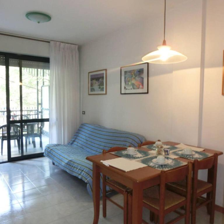 Flat in residence with swimming pool and balcony - Appartamento - 4