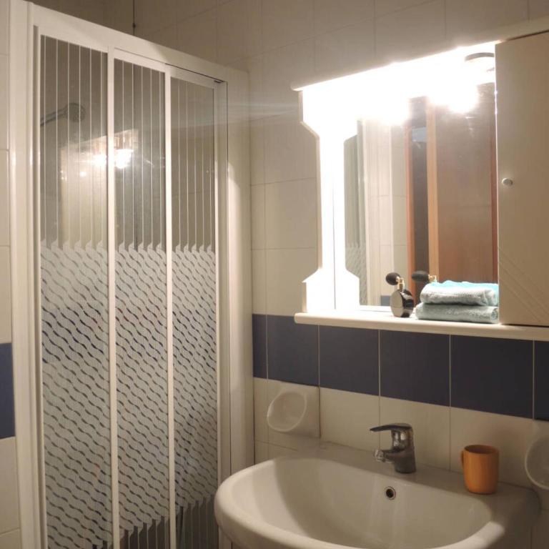 Flat in residence with swimming pool and balcony - Appartamento - 9