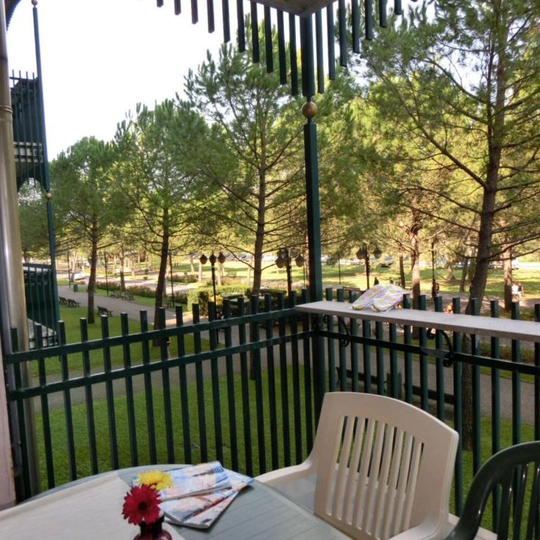 Flat in residence with swimming pool and balcony - Appartamento - 12