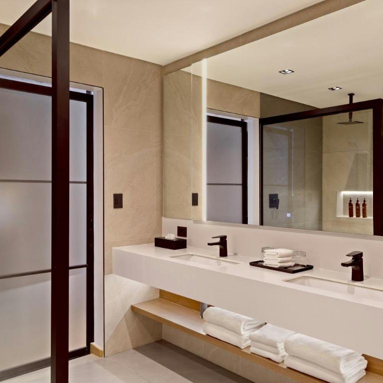 Sheraton Asuncion Hotel - Suite Executive con cama extragrande y acceso al club lounge - 3