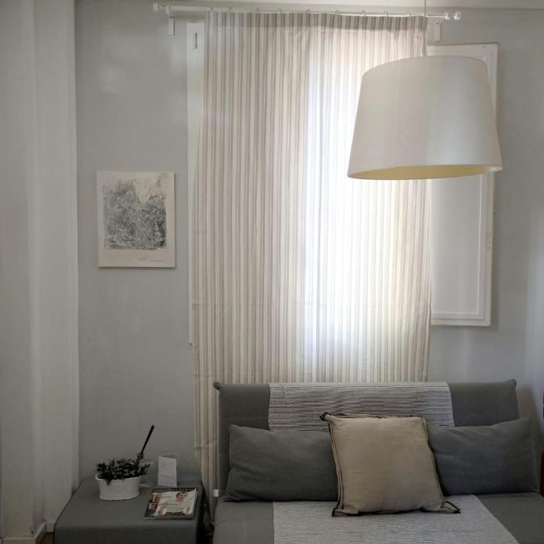 10 minuti dal Centro e dal Sant'Orsola -palazzo storico - Monolocale con Vista Giardino - 4