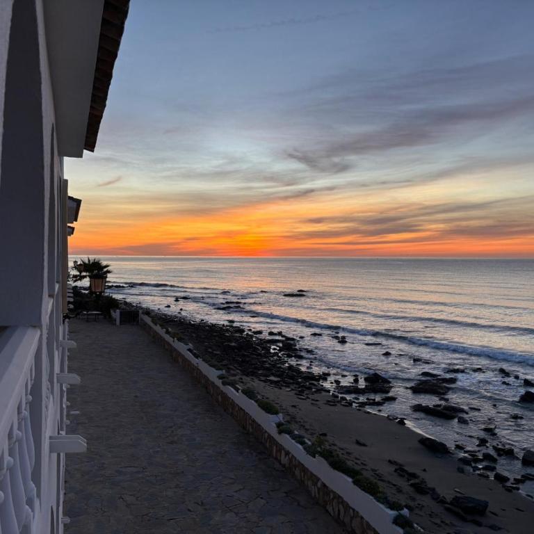 Bright Beachfront Apartment - ref 157 by Costarentals - Apartamento - 40