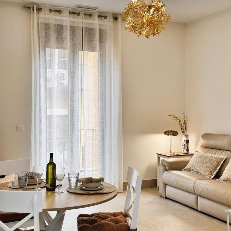 B Elegant & central apartment with unique views - Three-Bedroom Apartment - 8