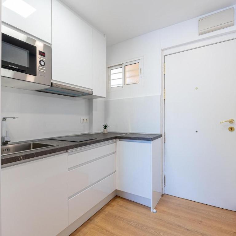 Vistas al mar y piscina Ático en Benalmádena cerca a la playa - Apartamento de 1 dormitorio - 8