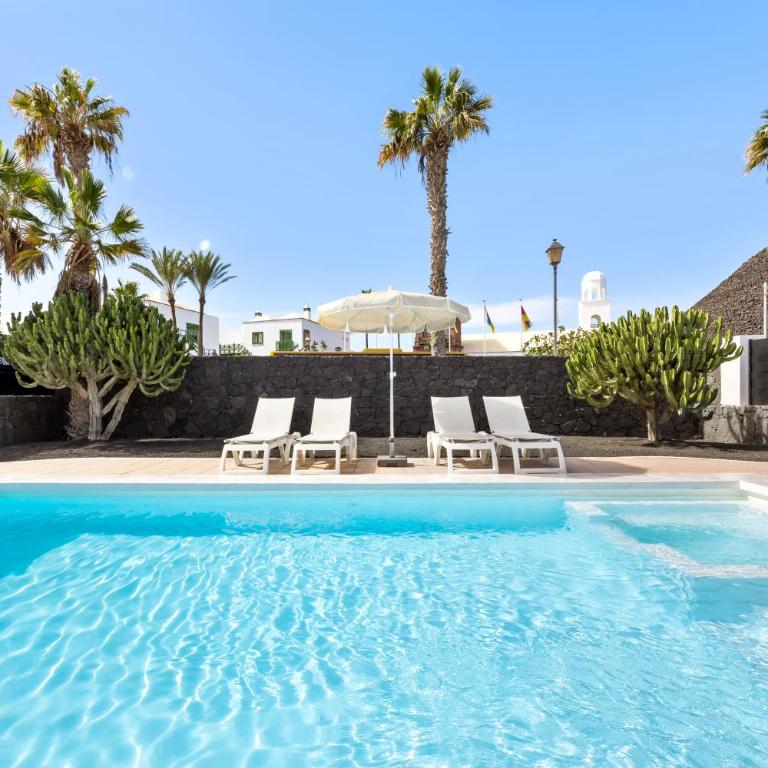 Lanzarote Villa Volcan 10- Private Heated Pool - Two-Bedroom Villa - 2