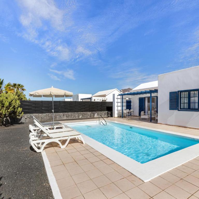 Lanzarote Villa Volcan 10- Private Heated Pool - Two-Bedroom Villa - 3