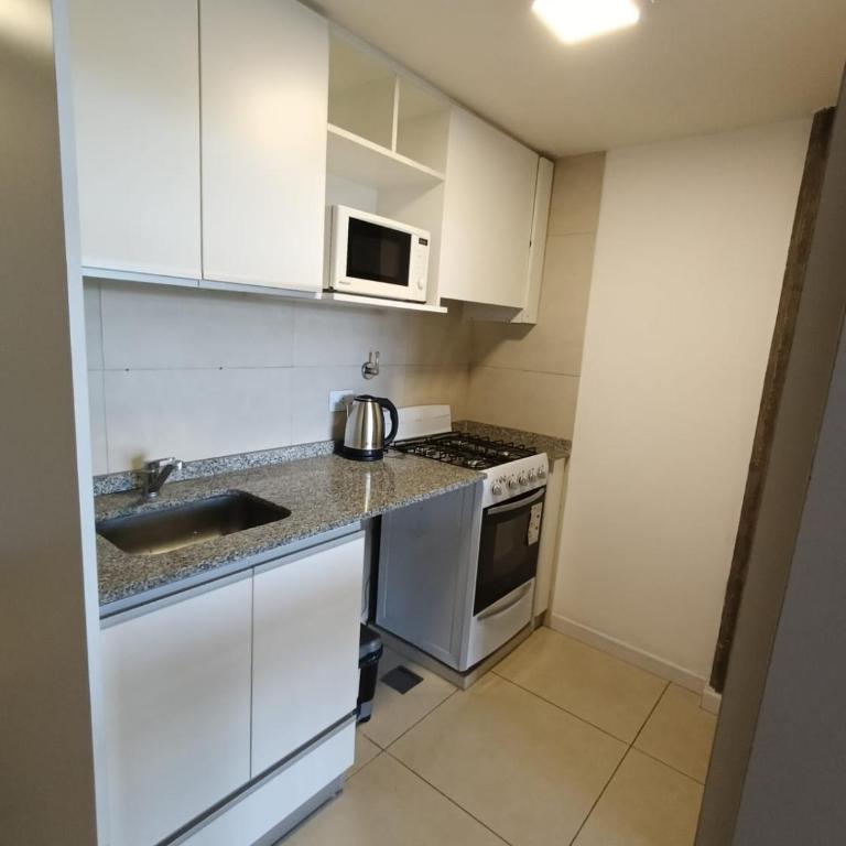 Departamento Excelente Ubicacion -Balcón con vista Plaza San Martin - Pileta- - One-Bedroom Apartment - 4