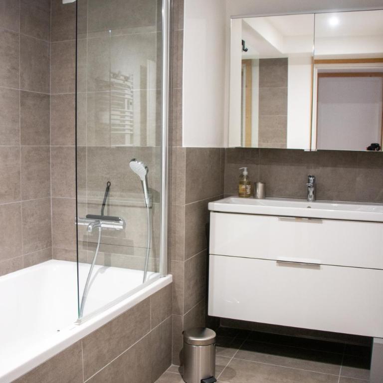 Appartement T4 spacieux avec balcon aux pieds des sentiers avec vue sur les montagnes - Jusqu'à 8 personnes - Appartement 3 Chambres avec Vue sur la Montagne - 8