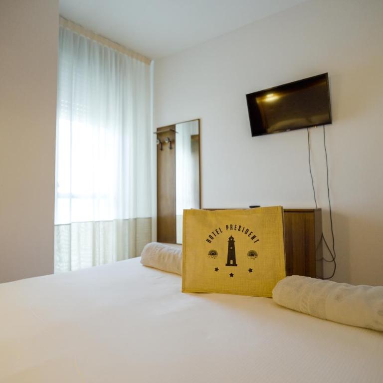 Hotel President - Classic Double / Twin Room with Balcony - 5