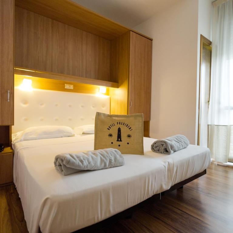 Hotel President - Classic Double / Twin Room with Balcony - 1