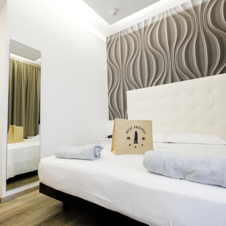 Hotel President - Deluxe Family Room with Balcony - 11