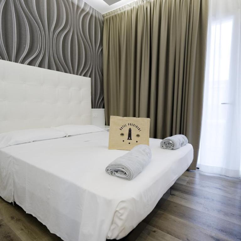 Hotel President - Deluxe Family Room with Balcony - 12