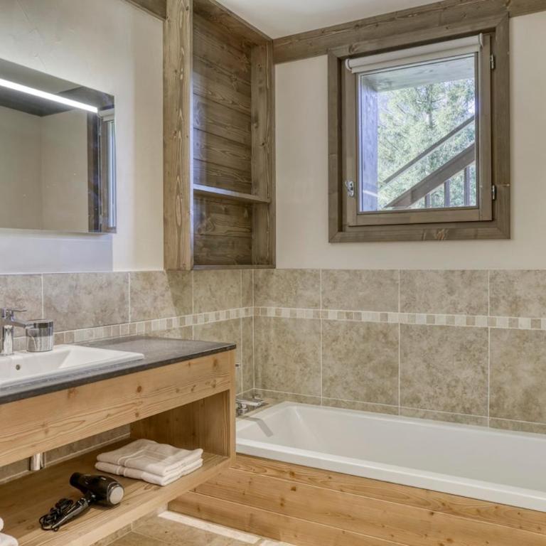 Chalet exceptionnel de 600m2 - Spa, salle de gym, ski-room - Chalet - 28