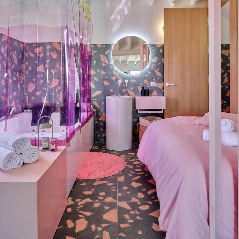Jellyfish Seafront Boutique Studio with Jacuzzi - One-Bedroom Apartment - 27
