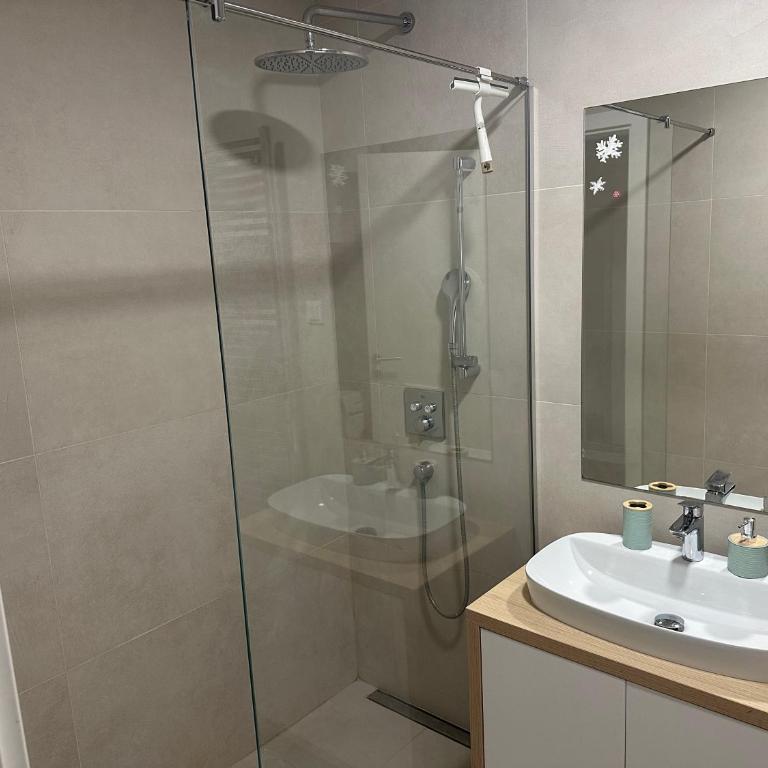 Garden Escape Zemun - One-Bedroom Apartment with Garden - 30