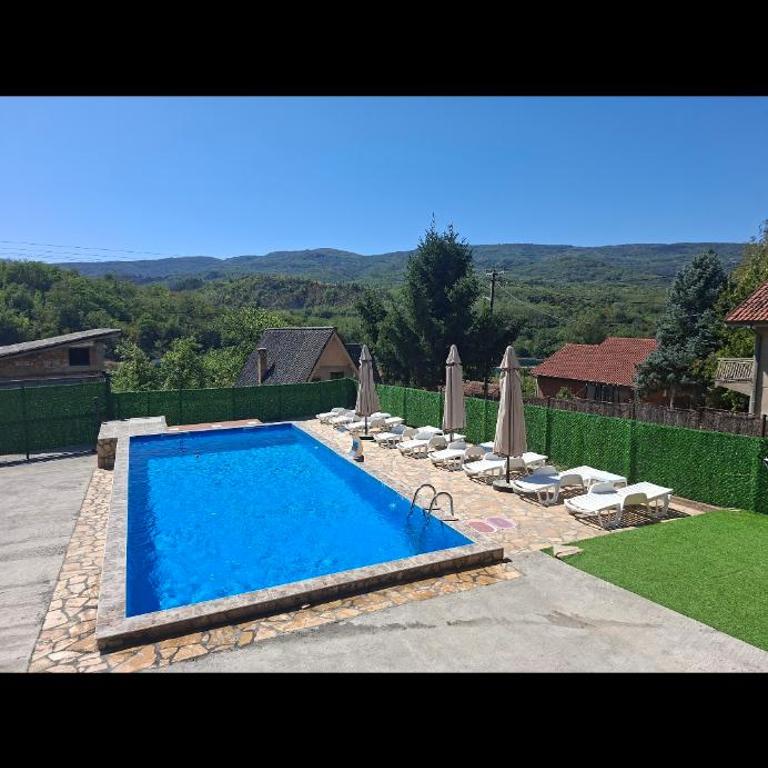 Bazen Jelasnica - Three-Bedroom Villa - 1