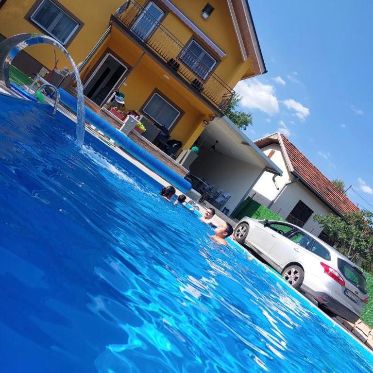 Bazen Jelasnica - Three-Bedroom Villa - 3