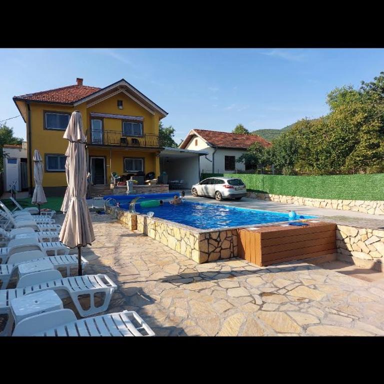 Bazen Jelasnica - Three-Bedroom Villa - 26