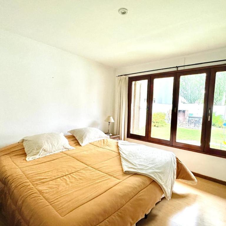 Casa con Pileta, Parrilla y Jardín x10 - Four-Bedroom House - 7
