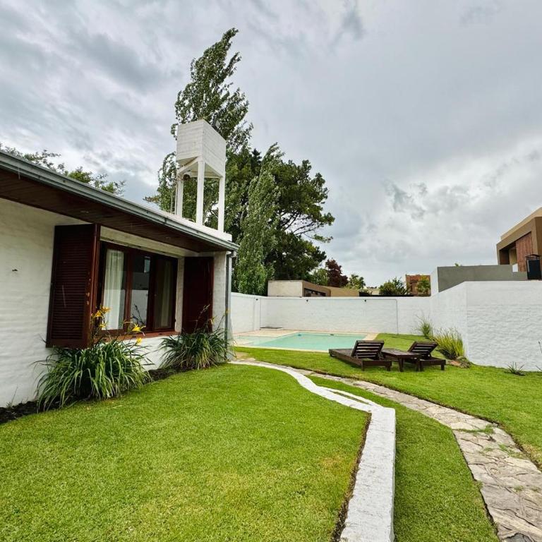 Casa con Pileta, Parrilla y Jardín x10 - Four-Bedroom House - 9