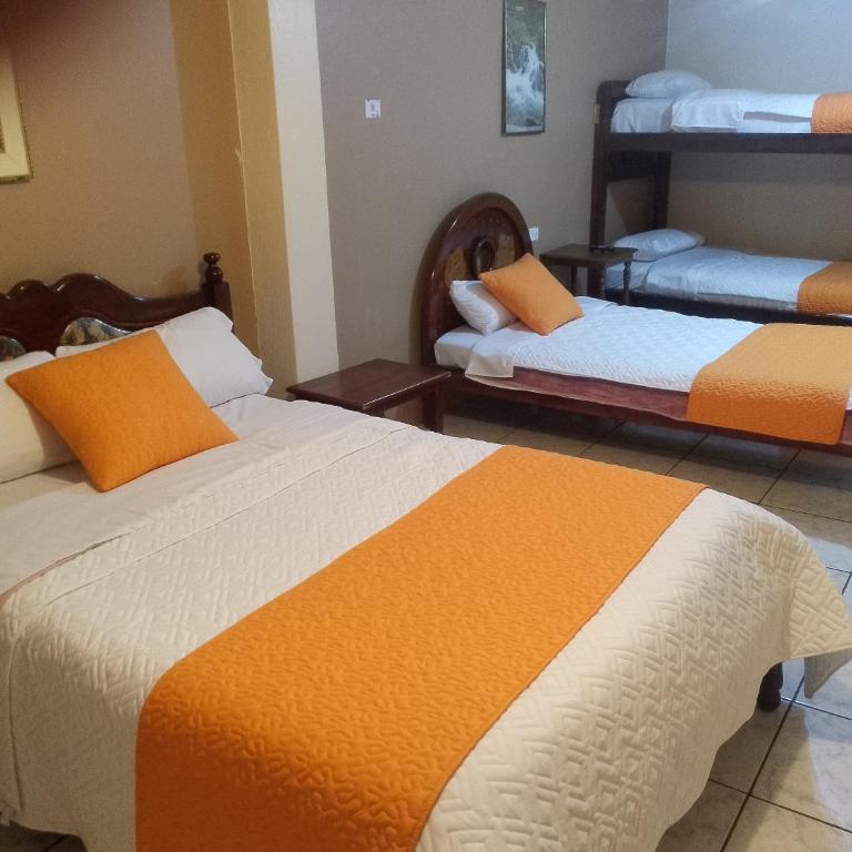 Hostal casa Posada - Family Room with Private Bathroom - 3