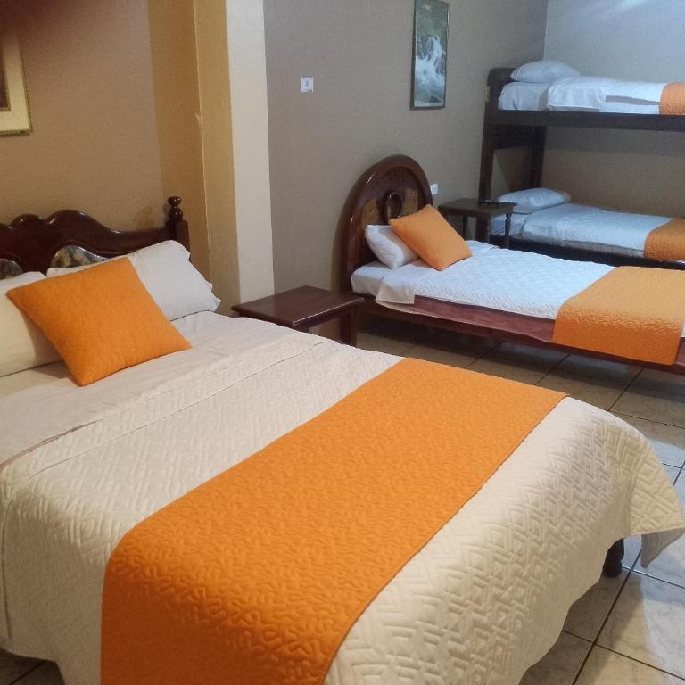 Hostal casa Posada - Family Room with Private Bathroom - 4