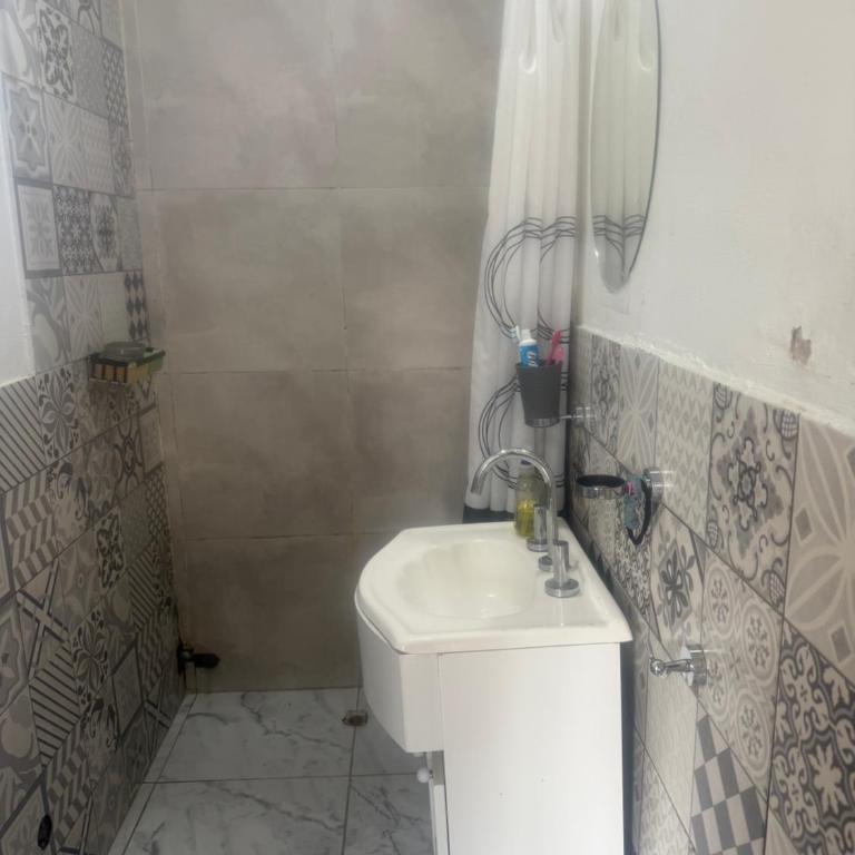 Alquilo casa por día a 10 cuadras del mar zona sur , 2 habitaciones cocina comedor baño entrada para auto , parrilla, para 6 personas - One-Bedroom House - 8