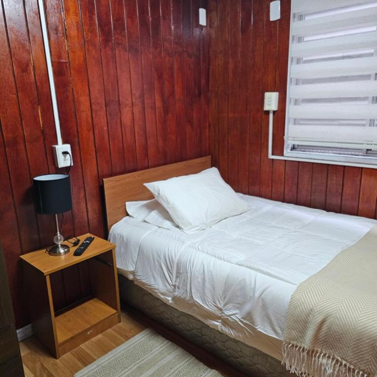 Hostal El Baltico - Single Room with Shared Bathroom - 1