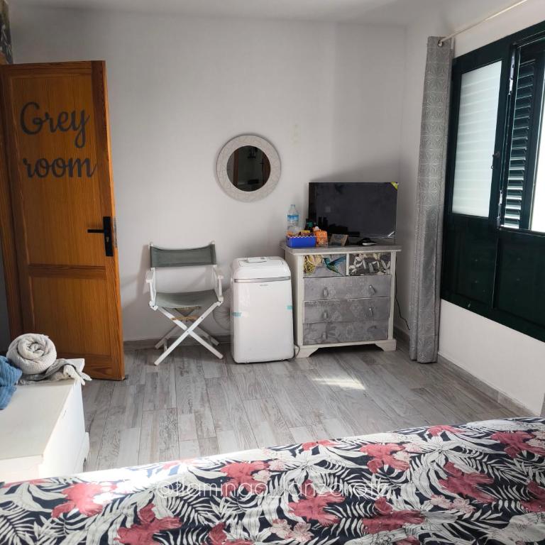 3 Private rooms - 3 habitaciones privadas shared duplex Gara with private pool - Queen Room with Spa Bath - 8