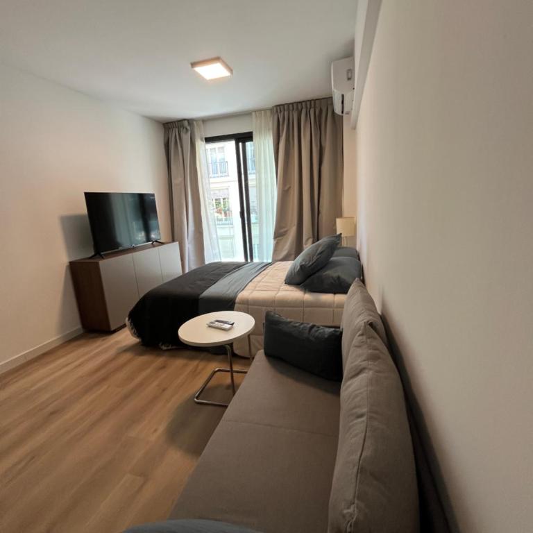 Modern apartment with balcony and desk for students - Apartamento con balcón - 32