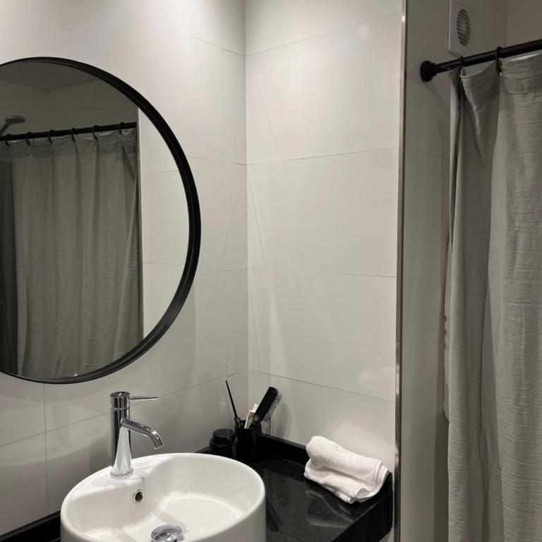 Modern apartment with balcony and desk for students - Apartamento con balcón - 55