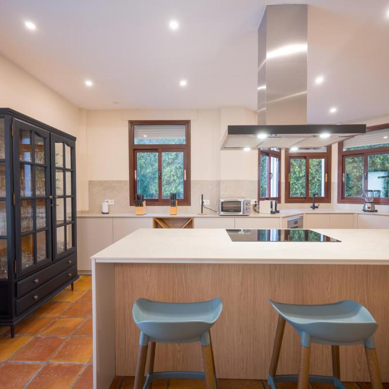 San Pedro 6 bedroom villa, heated pool, BBQ, WiFi - Casa - 18