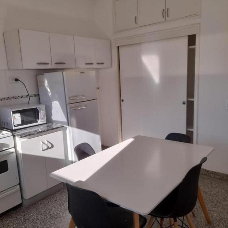 Depto Centrico en Planta Alta - Apartamento de 2 dormitorios - 4