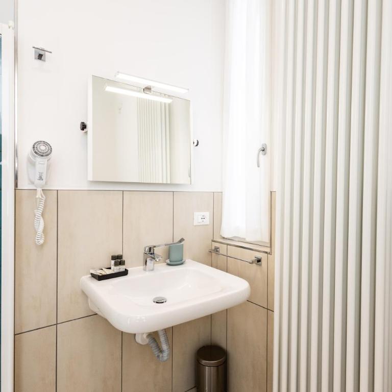 Le Sabbie B&B - Camere in villino a 50mt dal mare - Camera Matrimoniale con Accesso Disabili - 9