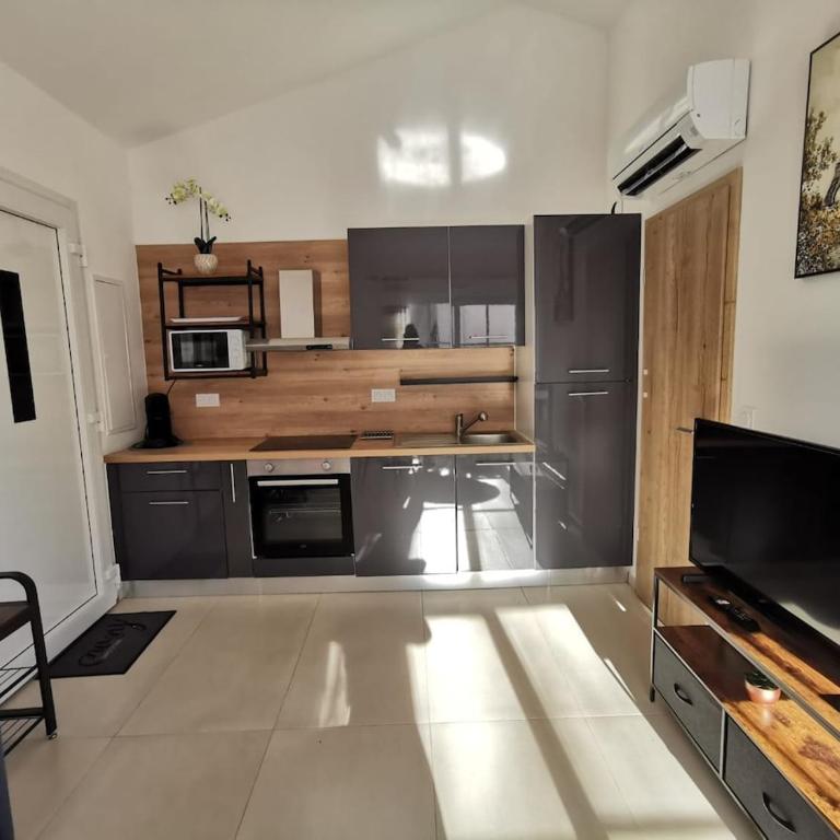La Casa Mia - Neuf - Clim - Balcon - WIFI - Parking - Tout équipé - Tout confort - Proche plages et commerces - One-Bedroom Apartment - 4