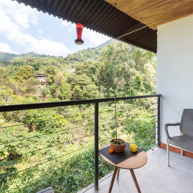 Pistacho - Habitación con cama grande y balcón - 10