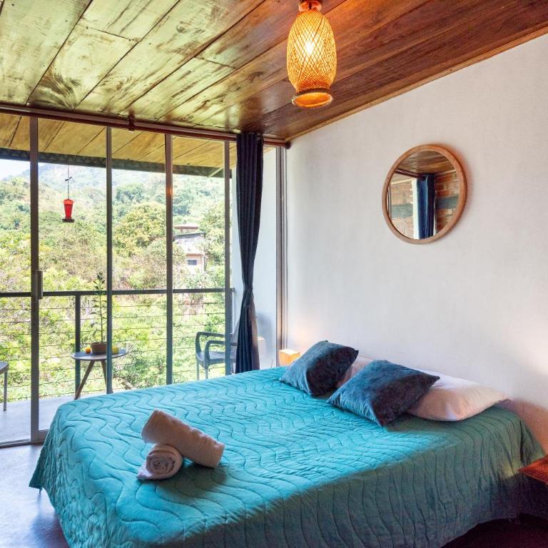 Pistacho - Habitación con cama grande y balcón - 13