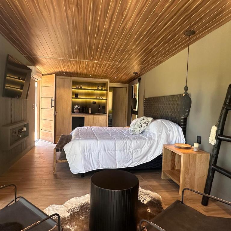 LÜN Lodges - Deluxe Double Room - 7
