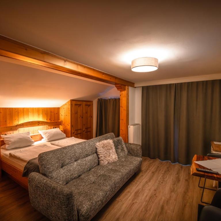 Pension Kuntschner - Dreibettzimmer mit Balkon - 5