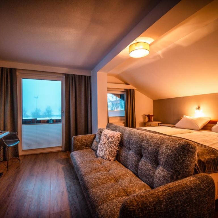 Pension Kuntschner - Dreibettzimmer mit Balkon - 2