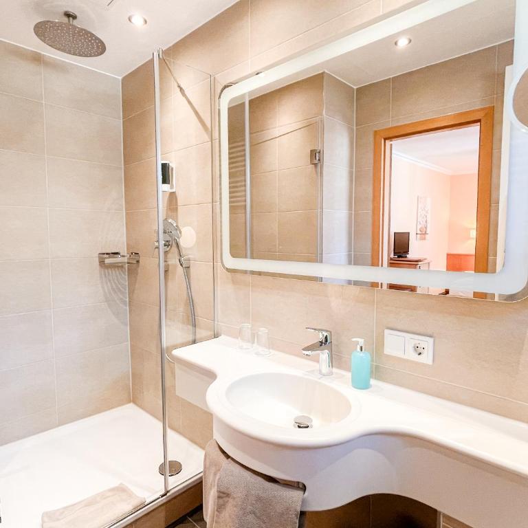 Hotel Kriemhild am Hirschgarten - Doppelzimmer - 9