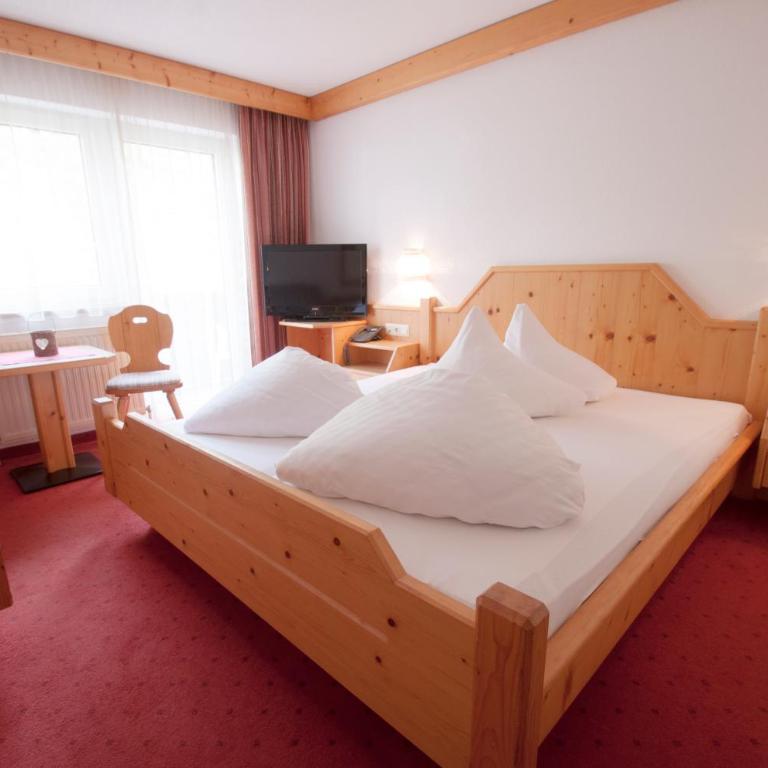 Hotel Alpenfriede - Doppelzimmer mit Bergblick - 2