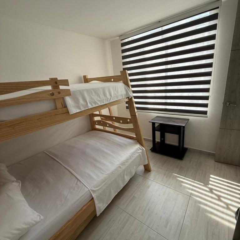 Lindo apartamento - Three-Bedroom Apartment - 2
