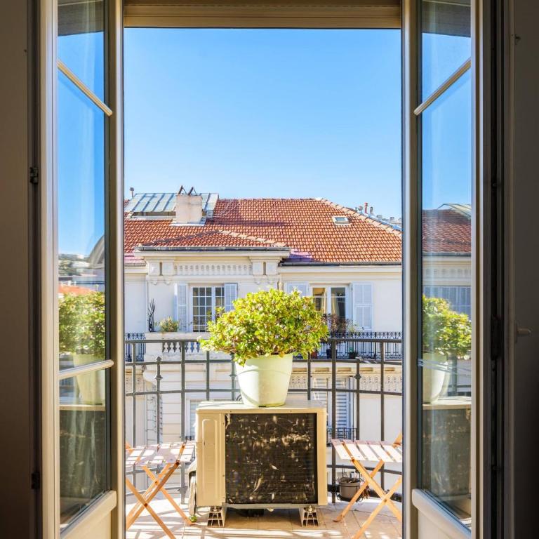 Charmant 2 pieces dans le carre d or - Appartement avec Balcon - 1