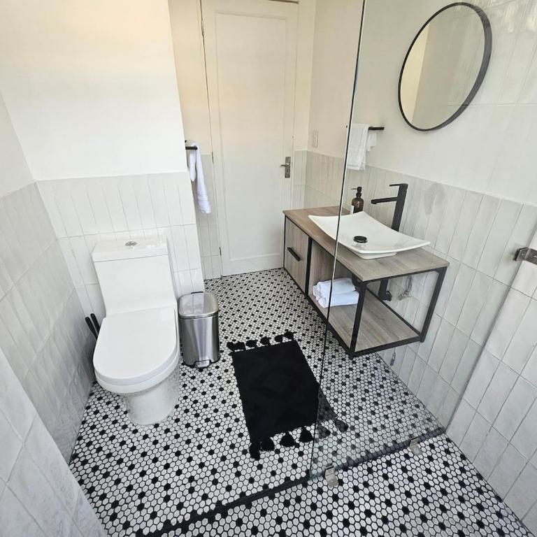 Classic and Modern in Roma - Two-Bedroom Apartment - 7