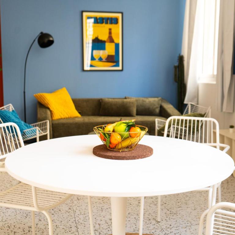 Arty & Chic 1BR 4P - Coeur de Marseille - AC - One-Bedroom Apartment - 15