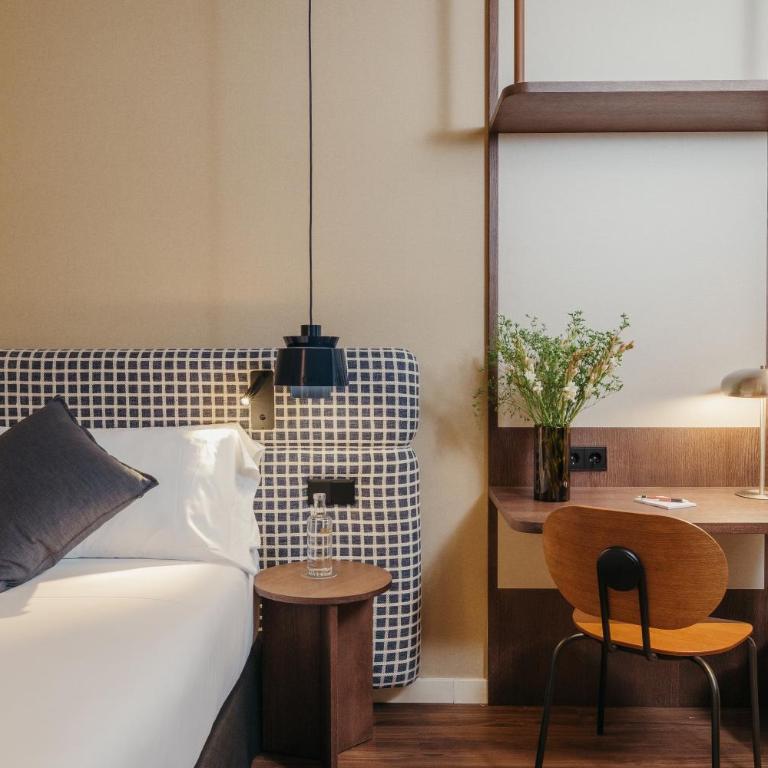 H Regas Adults Only - Superior Queen Room with Free Parking - 1