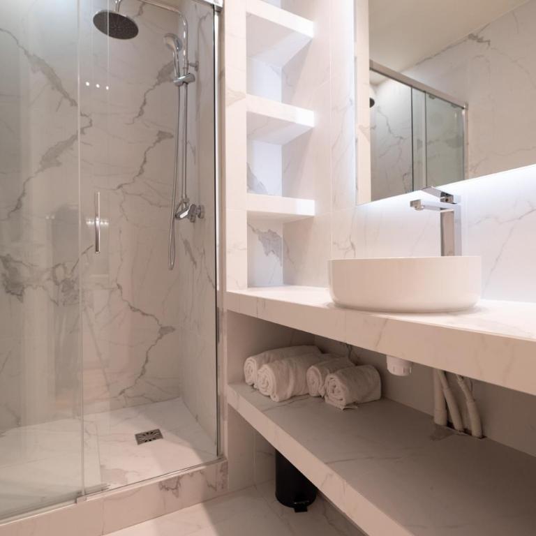 Superb flat in Champs Elysées - Two-Bedroom Apartment - 9